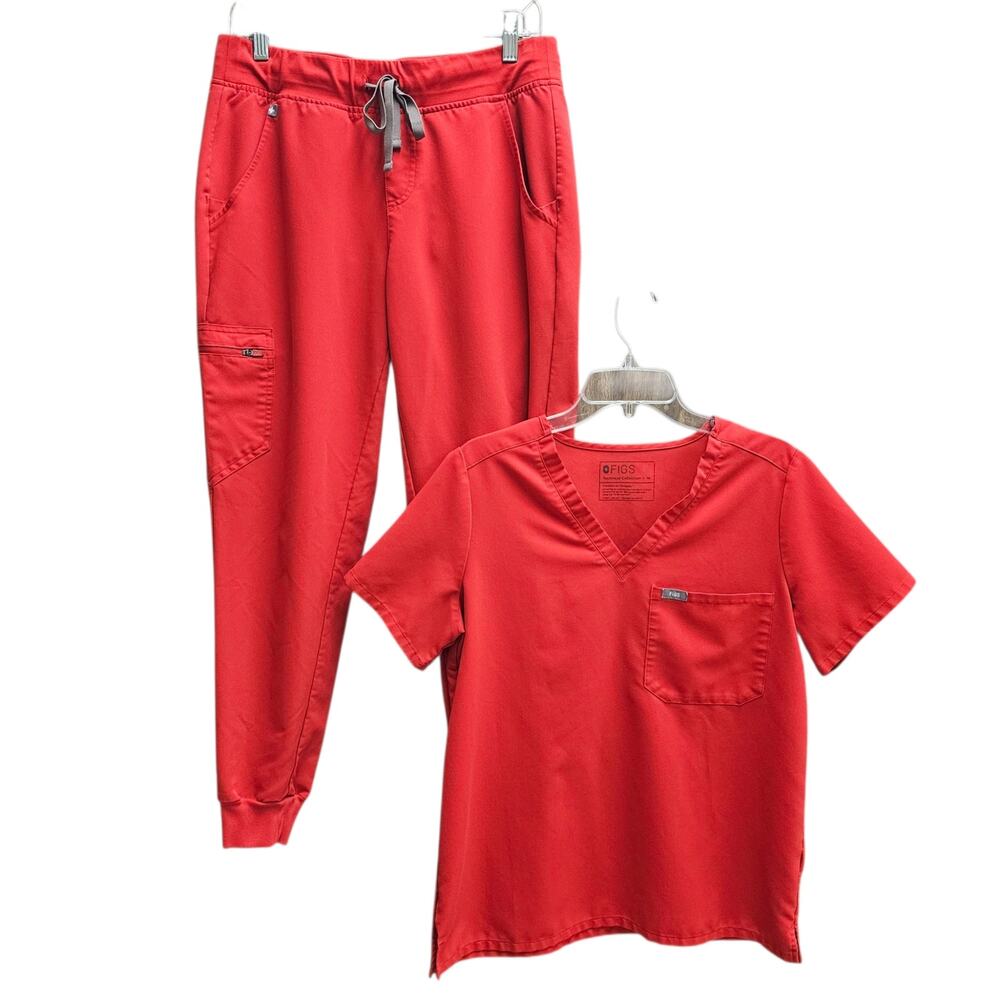FIGS Technical Collection Women's Catarina Top and Zamora Jogger Pants Pop Red M